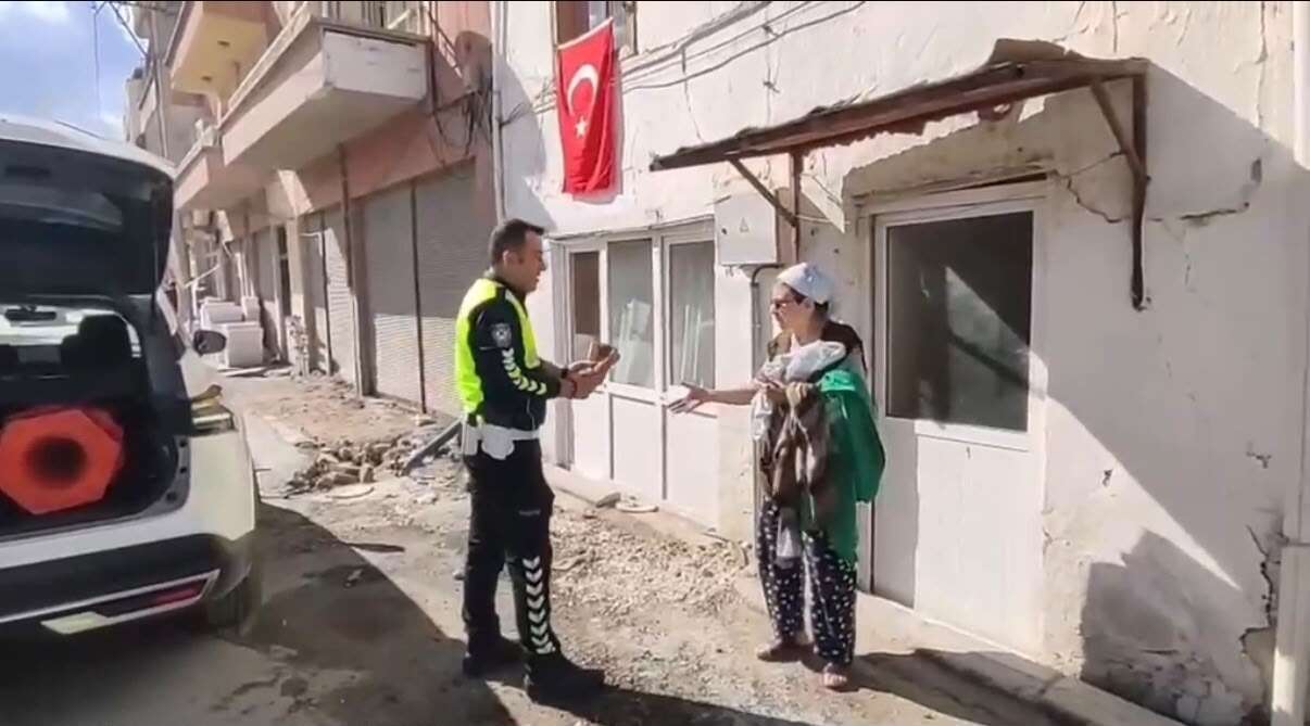 Milas Emniyetinden Anlamlı Hareket: Türk Bayrağına Sahip Çıktılar 1